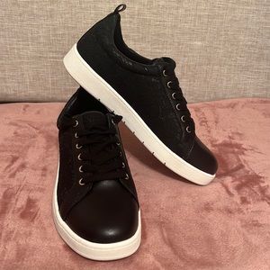 New WHBM Black Lace Sneakers size 9